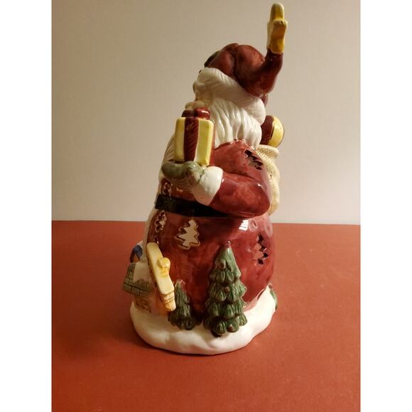 Hand Painted Santa figurine circa 1990 7" tall - Picture 2 of 4